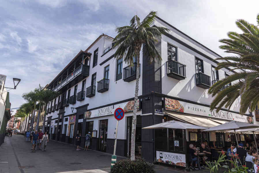 Tenerife 180 - Puerto de la Cruz - calle Mequinez.jpg